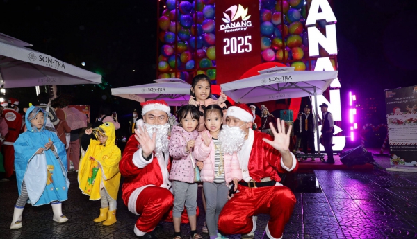 Rộn ràng chương trình “Vui cùng ông già Noel tặng quà”